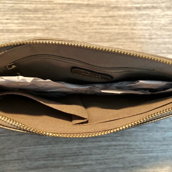 NWT APT 9 CHEERS Wristlet - Picture 2 of 2